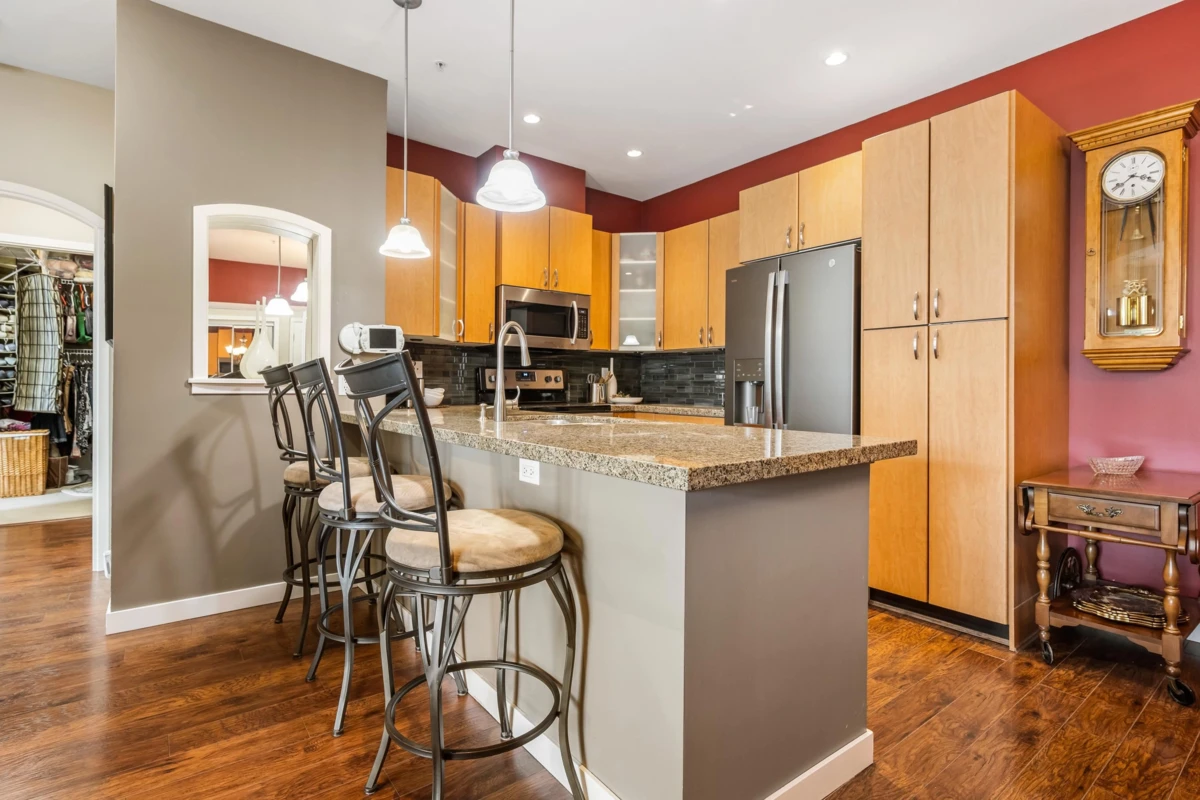 Family Room Photo of 315 33485 South Fraser Way, Abbotsford, BC
