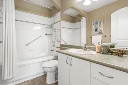 Hallway Photo of 315 33485 South Fraser Way, Abbotsford, BC