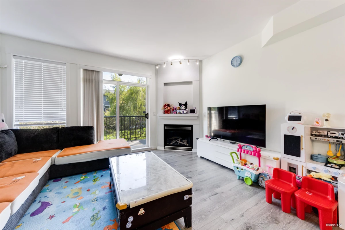 Dining Area Photo of 27 6300 Alder Street, Richmond, BC