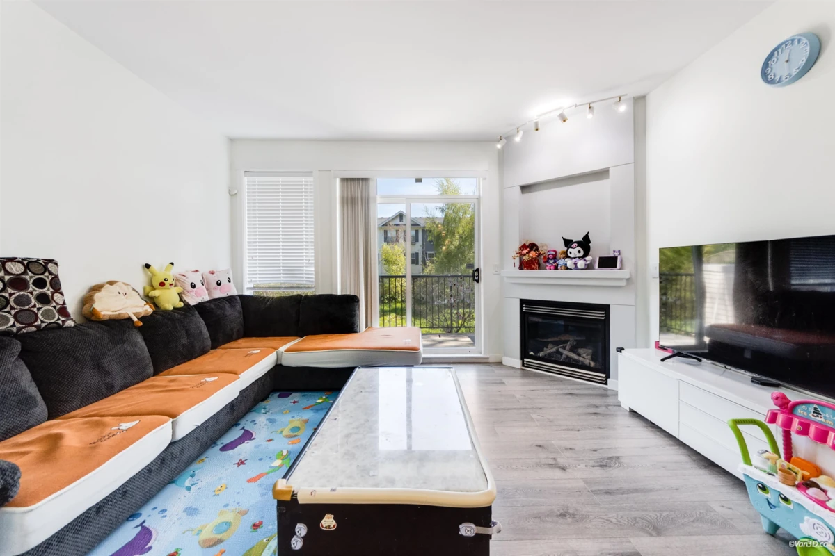Family Room Photo of 27 6300 Alder Street, Richmond, BC