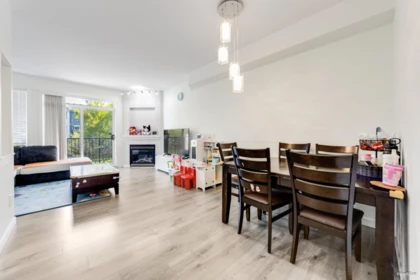 Kitchen Island Photo of 27 6300 Alder Street, Richmond, BC