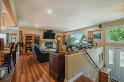 934 Davis Road, Gibsons, BC, Gibsons — Single Family Residence for sale