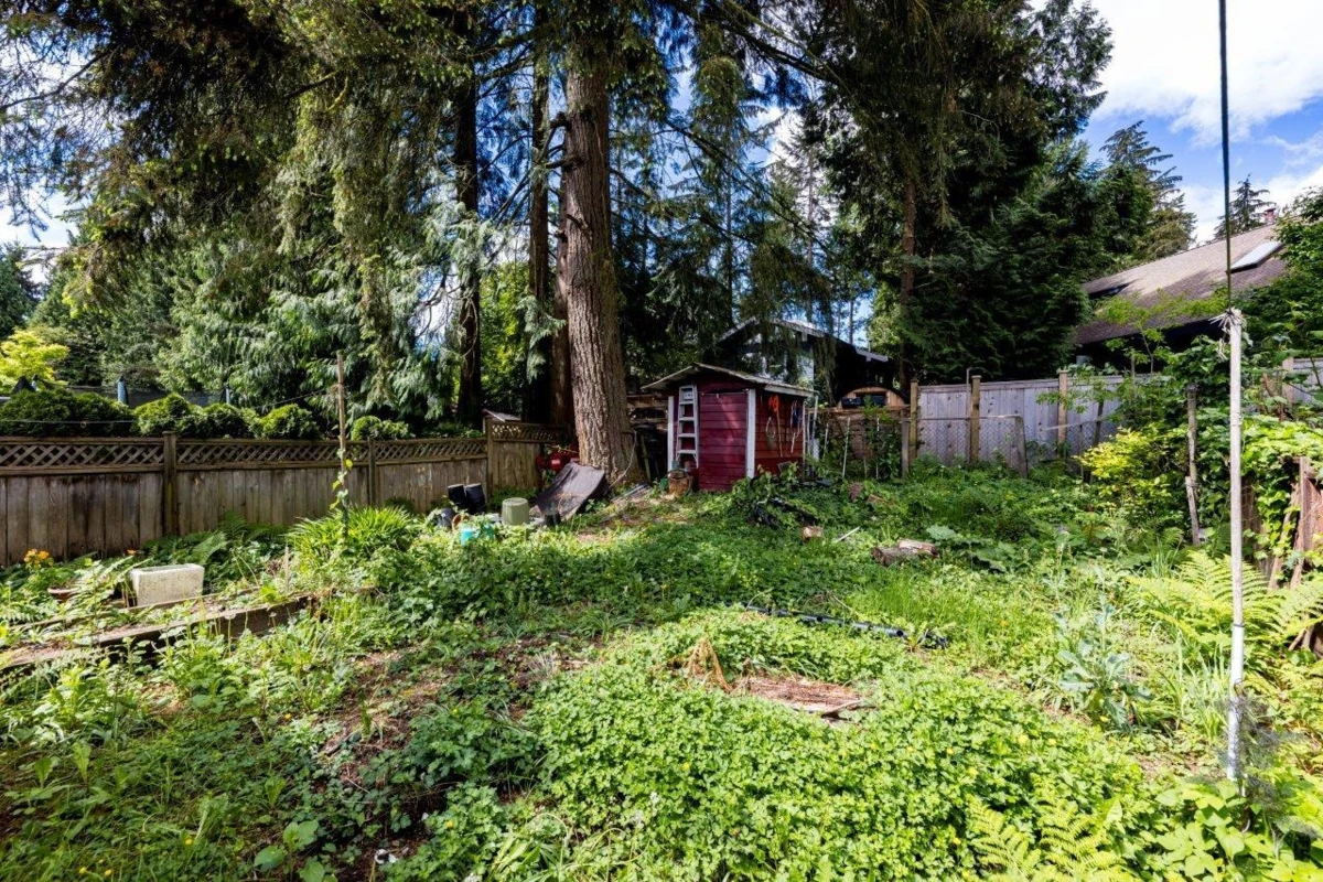 Family Room Photo of 3297 Fromme Road, North Vancouver, BC