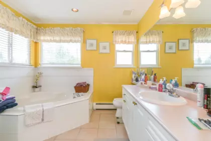 Powder Room Photo of 6236 128a Street, Surrey, BC