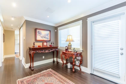 Hallway Photo of 912 Keil Street, White Rock, BC