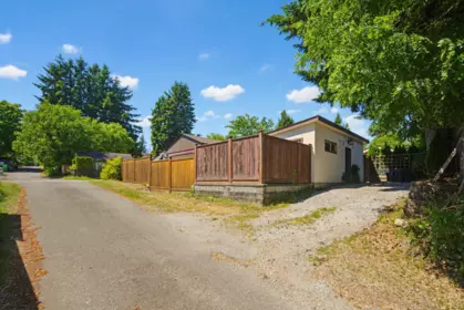 Hot Tub / Spa Photo of 32904 3 AVENUE, Mission BC V2V 1N3