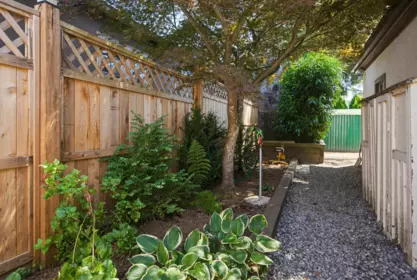 Swimming Pool Photo of 32904 3 AVENUE, Mission BC V2V 1N3