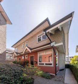 227 E 17 Street, North Vancouver, BC, North Vancouver — Half Duplex for sale