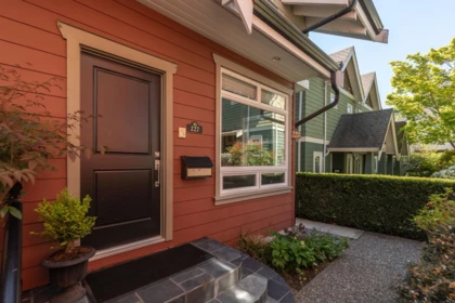 227 E 17 Street, North Vancouver, BC, North Vancouver — Half Duplex for sale