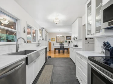 Guest Bathroom Photo of 11220 Lansdowne Drive, Surrey, BC