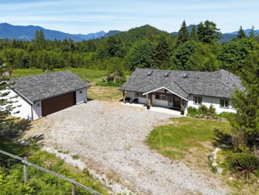 Garden / Landscaping Photo of 1860 Arboretum Drive, Gibsons, BC