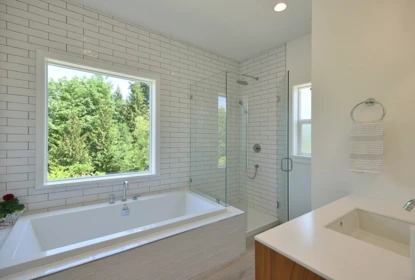 Guest Bathroom Photo of 1860 Arboretum Drive, Gibsons, BC