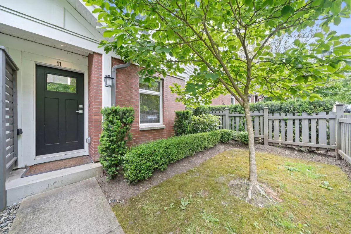 Living Room Photo of 11 9718 161a Street, Surrey, BC