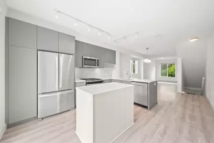 11 9718 161a Street, Surrey, BC, Surrey — Townhouse for sale