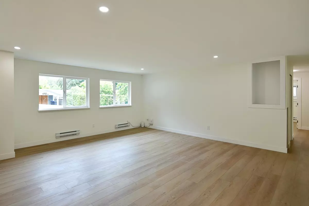 Dining Area Photo of 5787 Ebbtide Street, Sechelt, BC