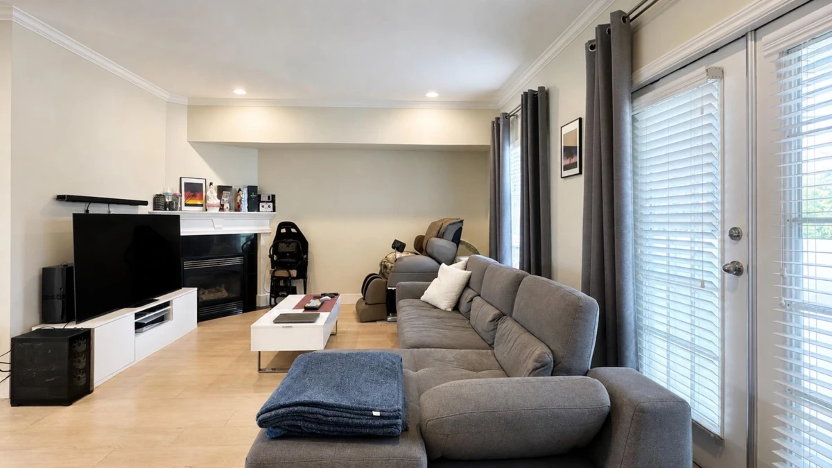 Family Room Photo of 15 10222 No.1 Road, Richmond, BC
