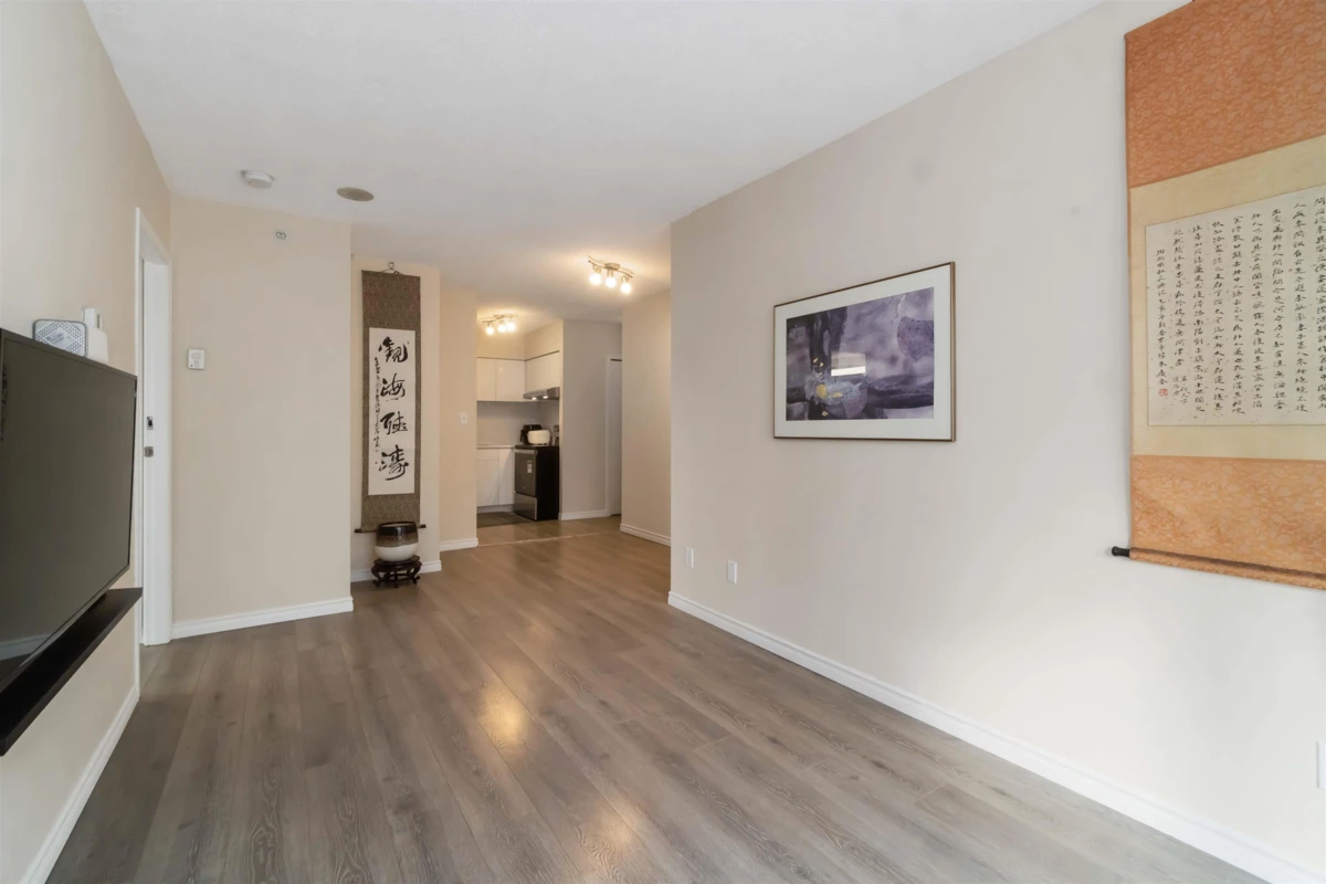 Dining Area Photo of 1307 5911 Alderbridge Way, Richmond, BC