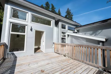 Entry Foyer Photo of 5977 Shoal Way, Sechelt, BC