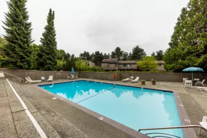 Backyard Photo of 407 4101 Yew Street, Vancouver, BC