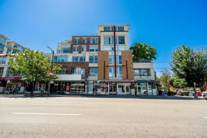 Swimming Pool Photo of 331 2288 W Broadway, Vancouver, BC
