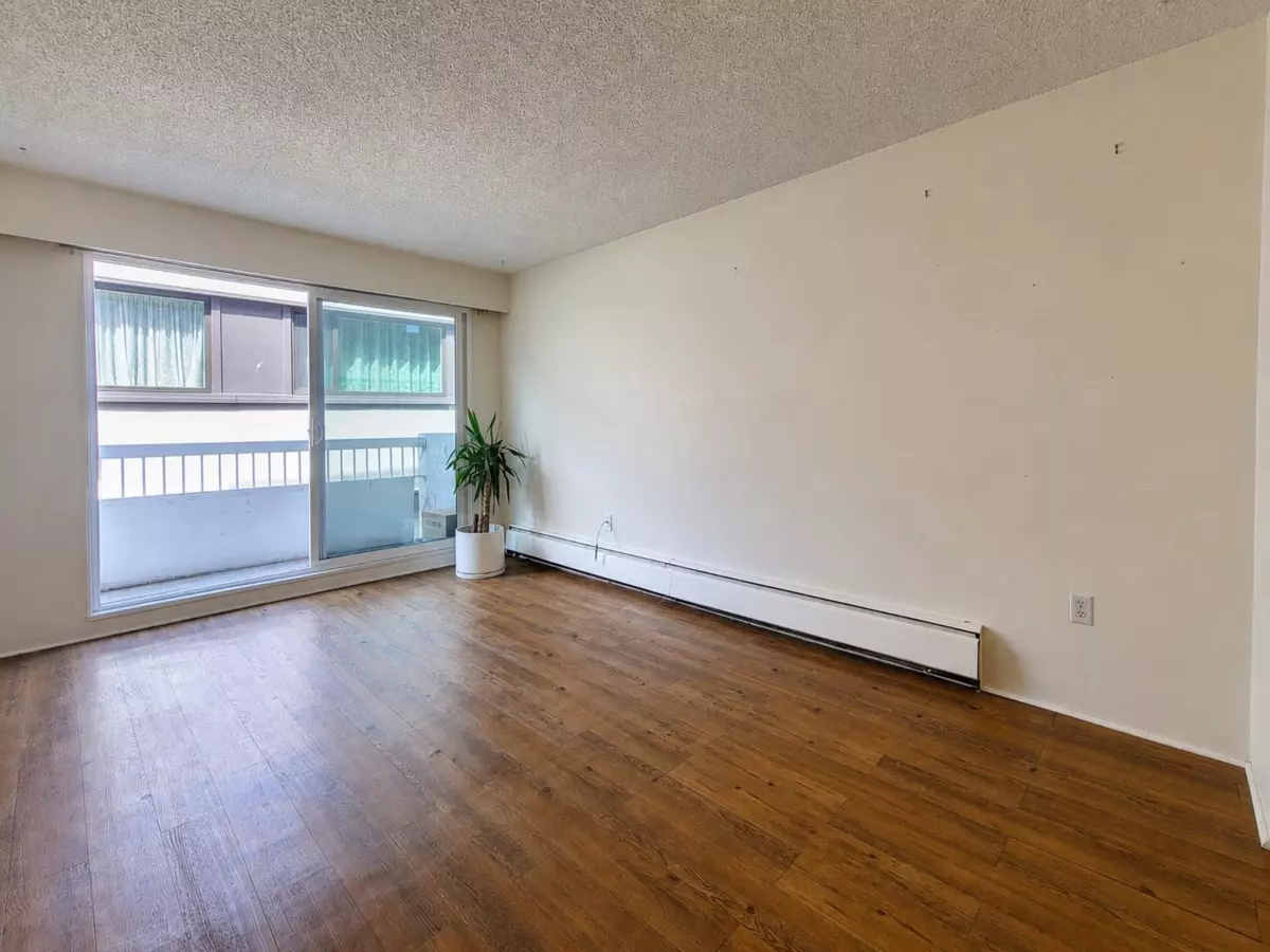 Family Room Photo of 306 2450 Cornwall Avenue, Vancouver, BC