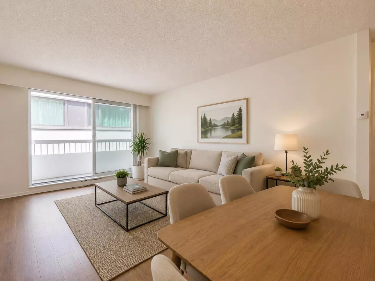 Living Room Photo of 306 2450 Cornwall Avenue, Vancouver, BC