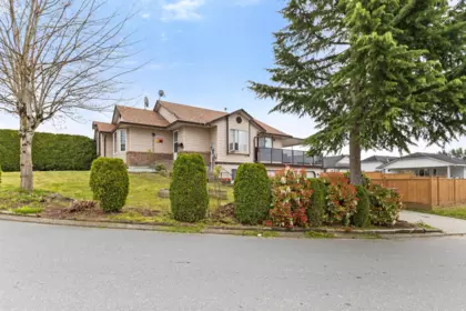 Front Yard Photo of 2930 Edgehill Avenue, Abbotsford, BC