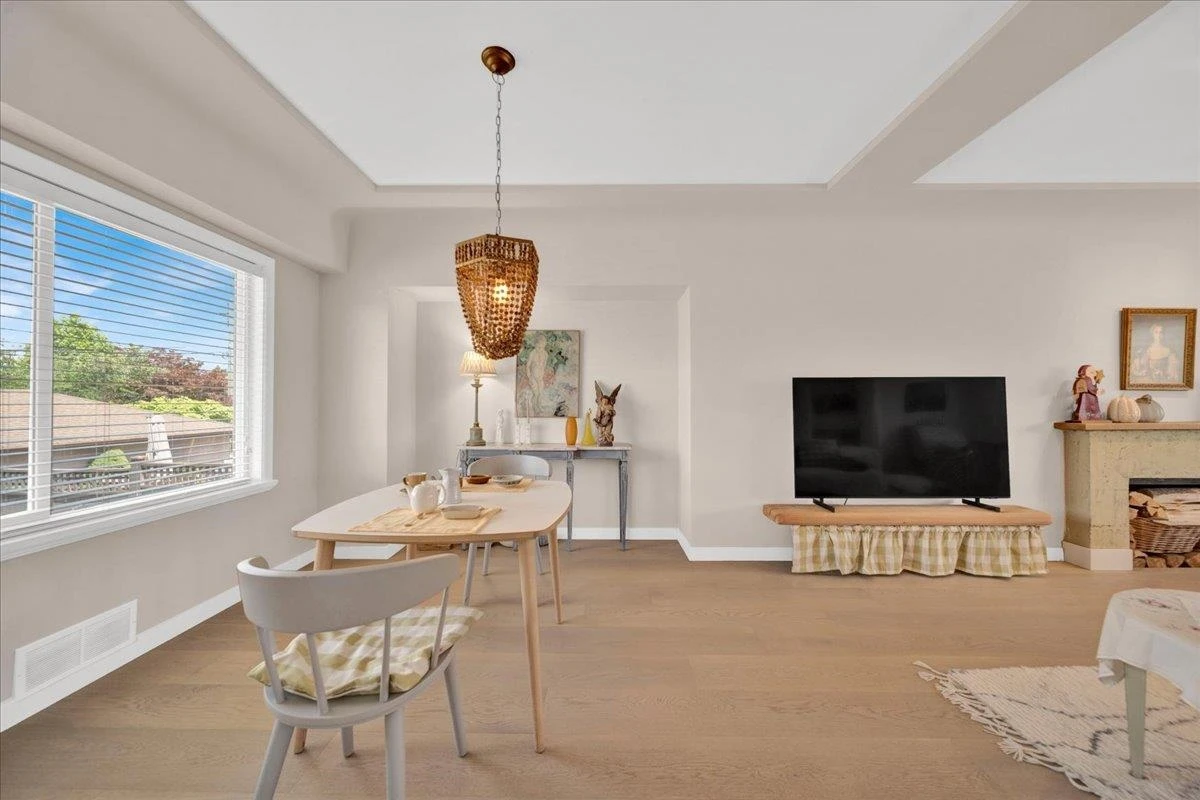 Dining Area Photo of 4841 Highlawn Drive, Burnaby, BC