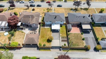 Swimming Pool Photo of 4841 Highlawn Drive, Burnaby, BC