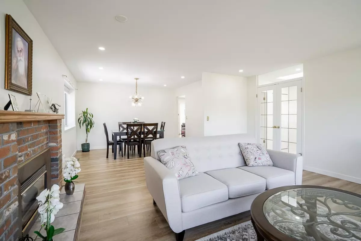 Dining Area Photo of 16158 16a Avenue, Surrey, BC