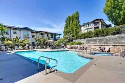 Backyard Photo of 401 3132 Dayanee Springs Boulevard, Coquitlam, BC