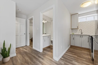 Hallway Photo of 1528 E Pender Street, Vancouver, BC
