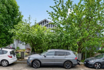 Hot Tub / Spa Photo of 1528 E Pender Street, Vancouver, BC