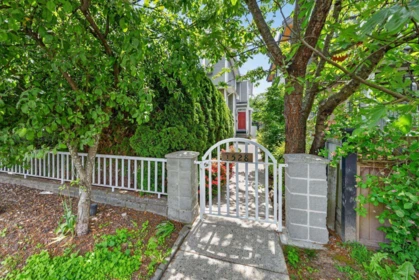 Outdoor Kitchen Photo of 1528 E Pender Street, Vancouver, BC
