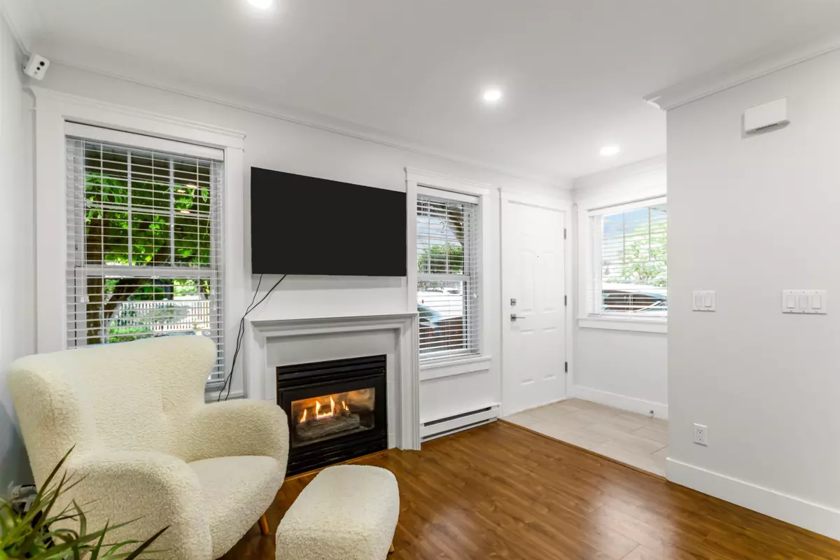 Family Room Photo of 15 23085 118 Avenue, Maple Ridge, BC