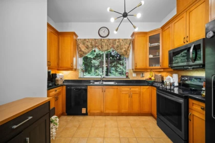 2253 Parkway Boulevard, Coquitlam, BC, Coquitlam — Half Duplex for sale