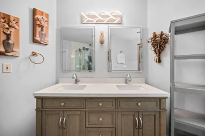 Guest Bathroom Photo of 2253 Parkway Boulevard, Coquitlam, BC