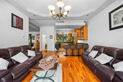 Kitchen Photo of 2253 Parkway Boulevard, Coquitlam, BC