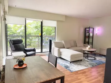 Breakfast Nook Photo of 106 1360 Martin Street, White Rock, BC