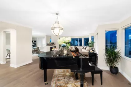 Kitchen Island Photo of 1590 Tyrol Court, West Vancouver, BC