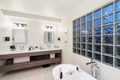 Primary Bathroom Photo of 1590 Tyrol Court, West Vancouver, BC
