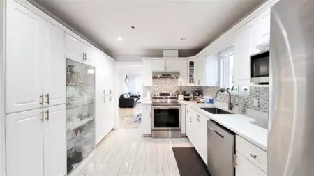 Breakfast Nook Photo of 7480 Main Street, Vancouver, BC