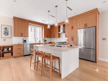 Kitchen Island Photo of 1 5915 Keith Street, Burnaby, BC