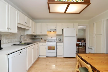 Kitchen Island Photo of 11278 Eltham Street, Maple Ridge, BC