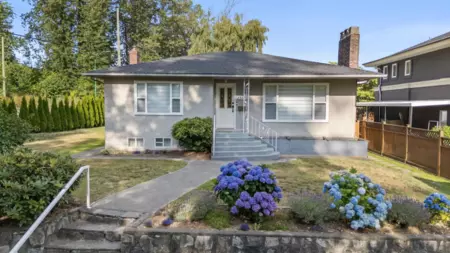 Breakfast Nook Photo of 2510 Camrose Drive, Burnaby, BC