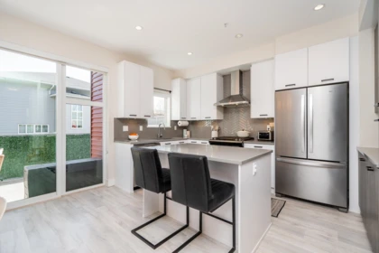 Kitchen Photo of 6 24076 112 Avenue, Maple Ridge, BC