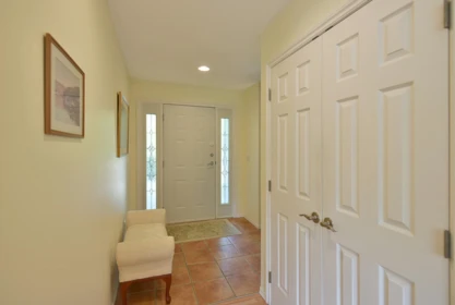 Entry Foyer Photo of 6317 Samron Road, Sechelt, BC