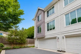 10 8033 166b Street, Surrey, BC