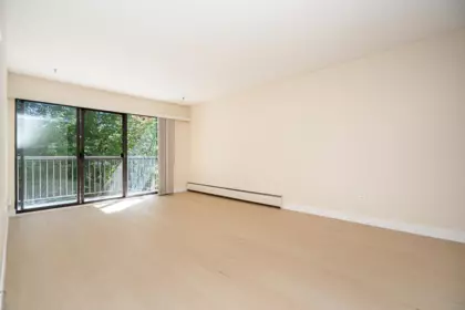 208 15020 North Bluff Road, White Rock, BC, White Rock — Apartment/Condo for sale