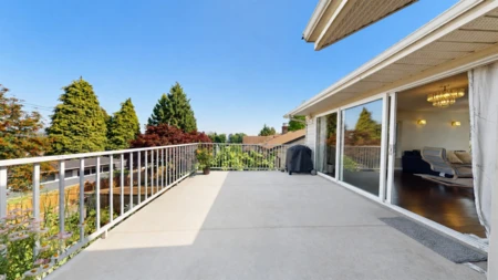 Backyard Photo of 823 Burnaby Street, New Westminster, BC